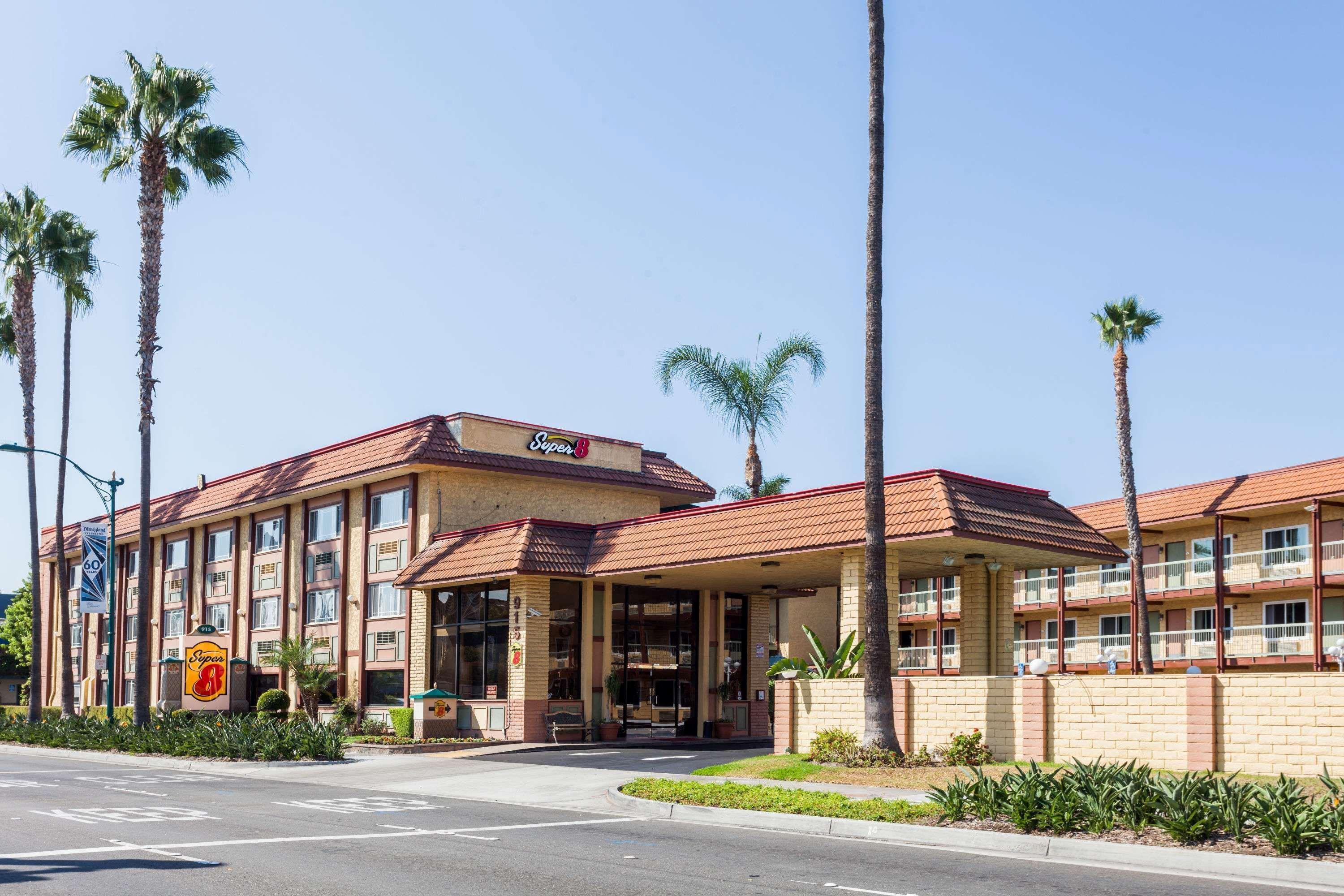 Super 8 By Wyndham Anaheim/Disneyland Drive Hotel Buitenkant foto