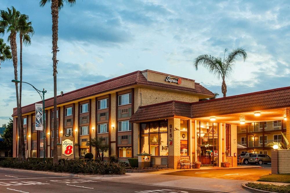 Super 8 By Wyndham Anaheim/Disneyland Drive Hotel Buitenkant foto